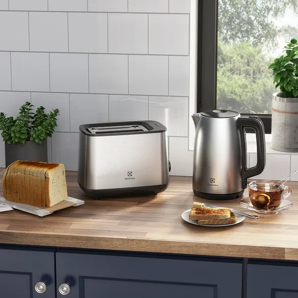 Torradeira Elétrica Electrolux Inox Experience com 7 Níveis de Tostagem (ETS25)
